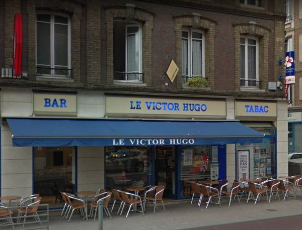 Image de la devanture du bar Le Victor Hugo à Rouen - Place Saint Marc